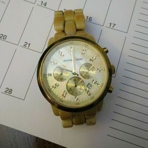 Meet your Posher, Claudia